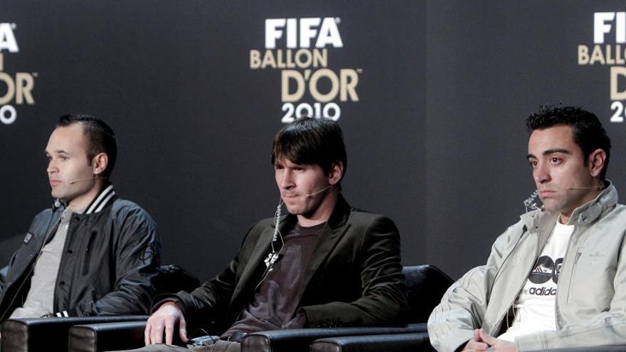 Iniesta, Messi y Xavi, en la gala del Balón de Oro de 2010.