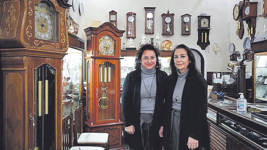 Las hermanas Velasco atienden actualmente Relojería Suiza.