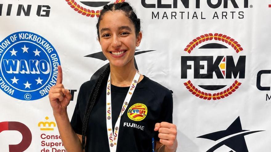 Sara Ouraichi, de Sant Vicenç de Castellet, guanya el campionat estatal de kickboxing júnior de menys de 65 kg