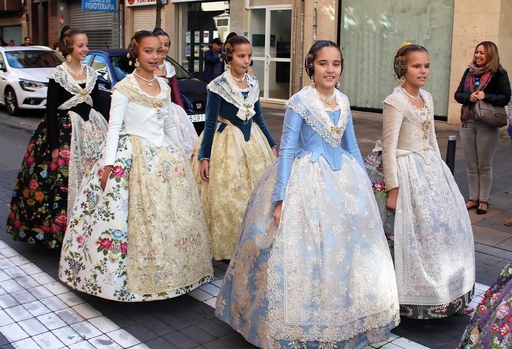 Las cortes de honor acudieron hasta la parada en la Ermita, puesto que después tenían que marcharse a la misma procesión, pero en el Marítimo.