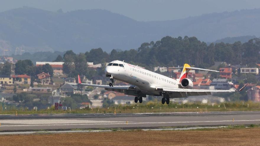 Enaire aplica los cambios en la regulación aérea en Alvedro y defiende que "no suponen una pérdida de operatividad"