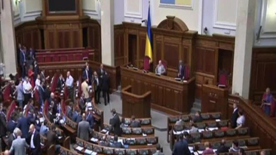 Siguen las peleas en el Parlamento ucraniano