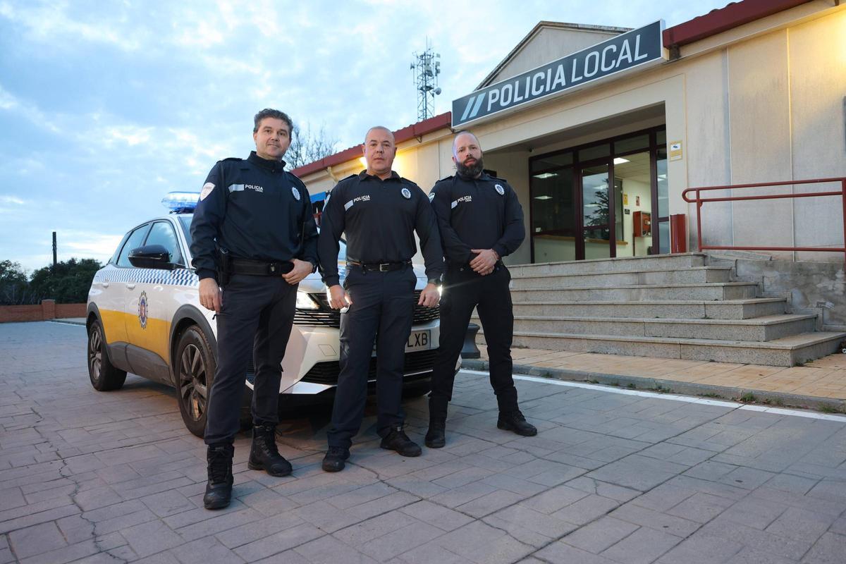 Galería | Chema y Andrés, los policías que llegaron a tiempo para salvar una vida en la Gran Vía de Cáceres