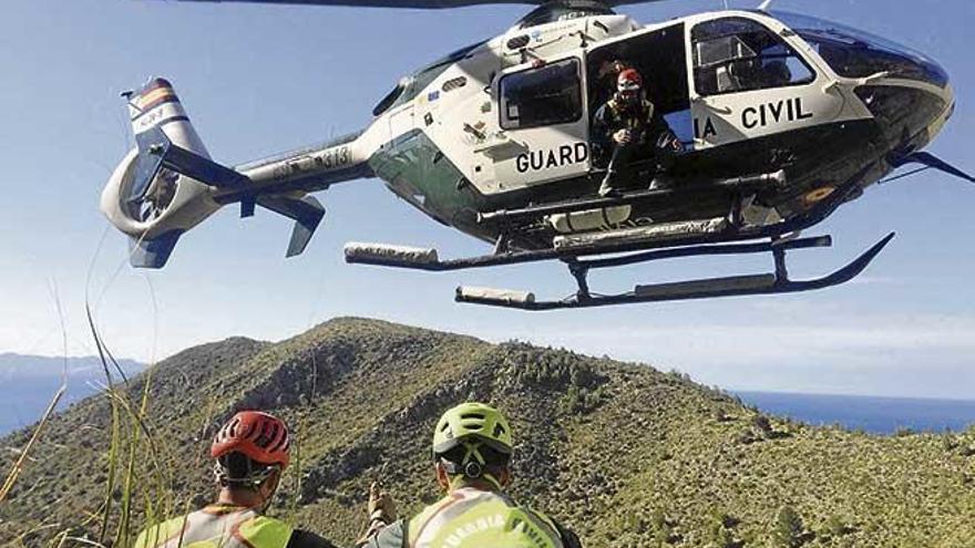 Die Guardia Civil barg die Leiche mit einem Hubschrauber.