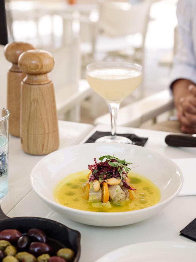 Ceviche de corvina, Leche de tigre de kumquat, cancha tostada y aguacate.