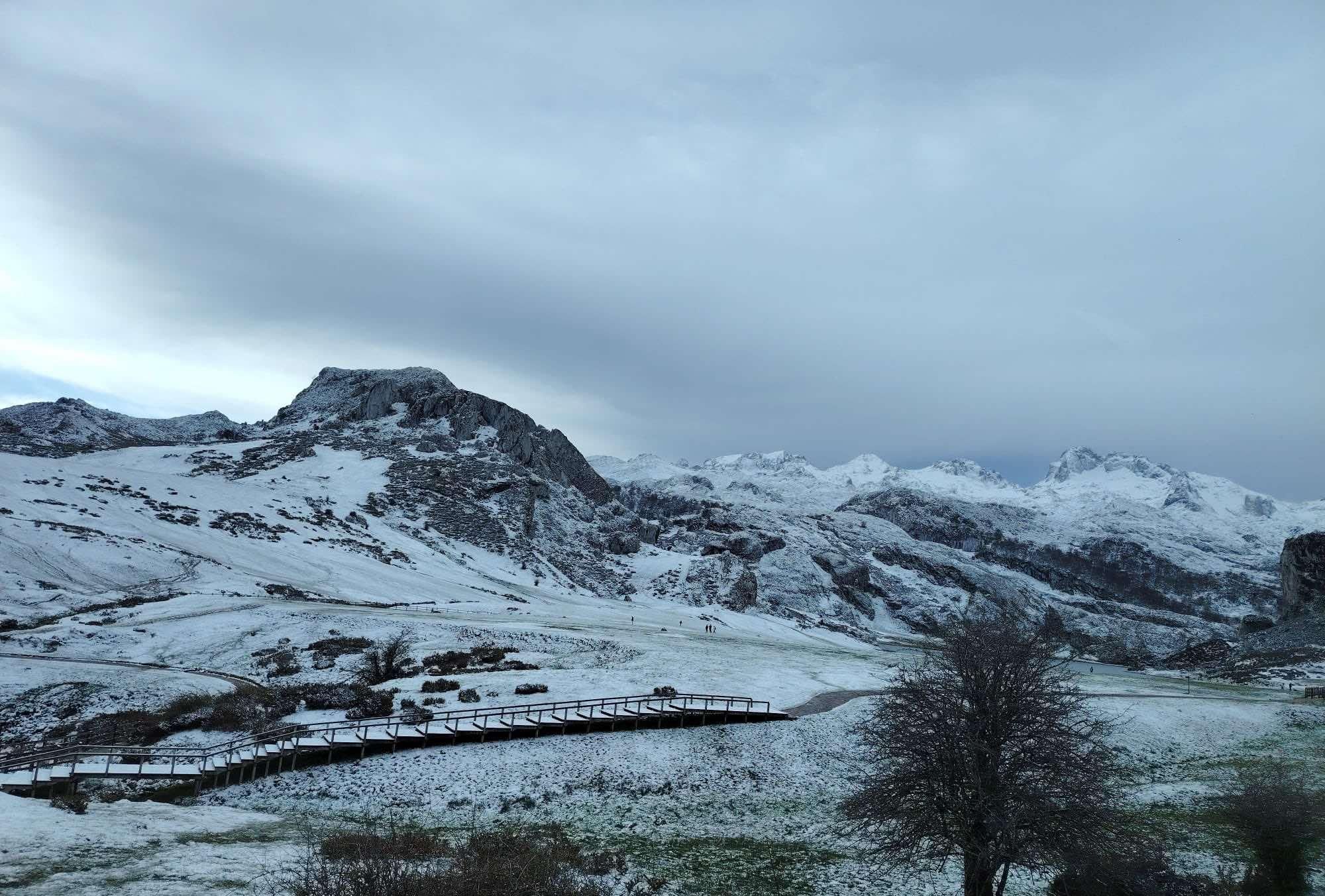 Vuelve la nieve al oriente de Asturias