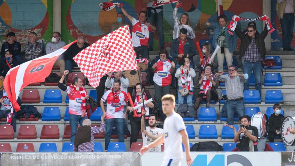 Los cánticos y las banderas no pararon ni un solo minuto.  | // FDV