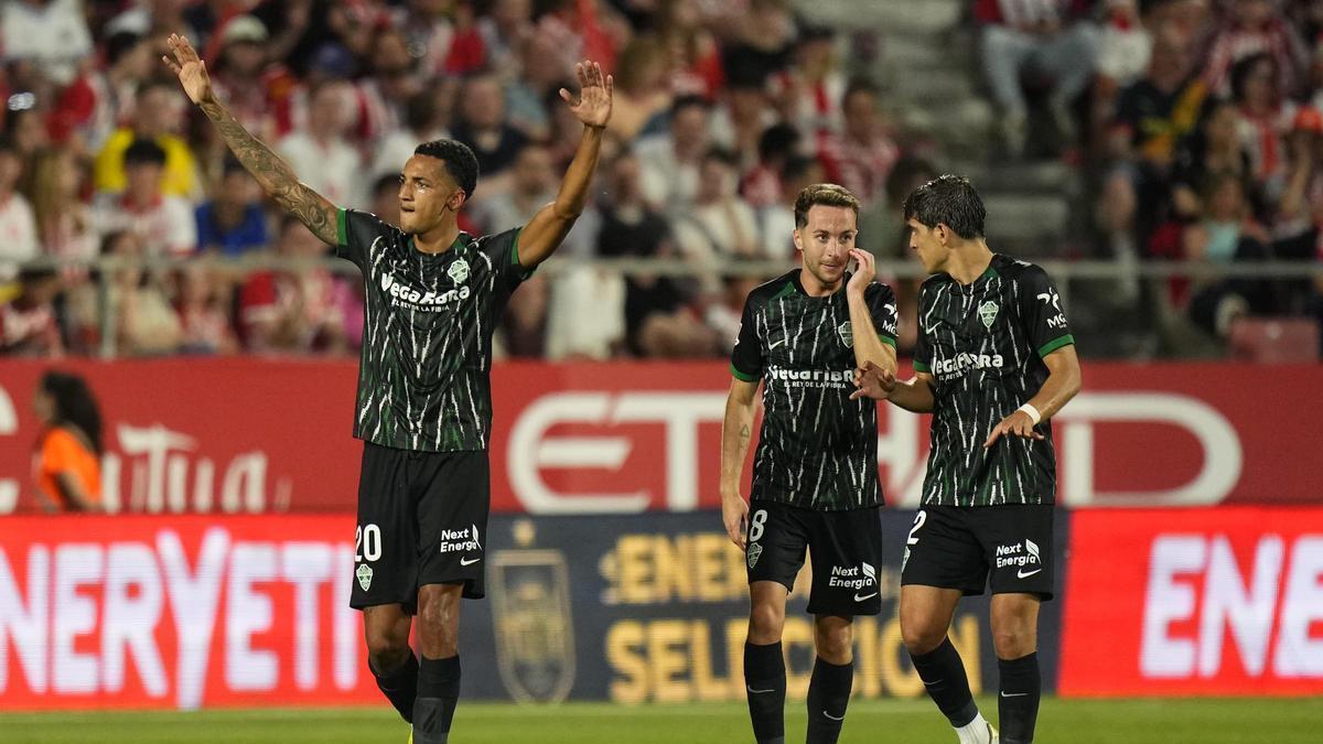 Emoción y tensión de la afición del Elche CF durante el partido de la permanencia