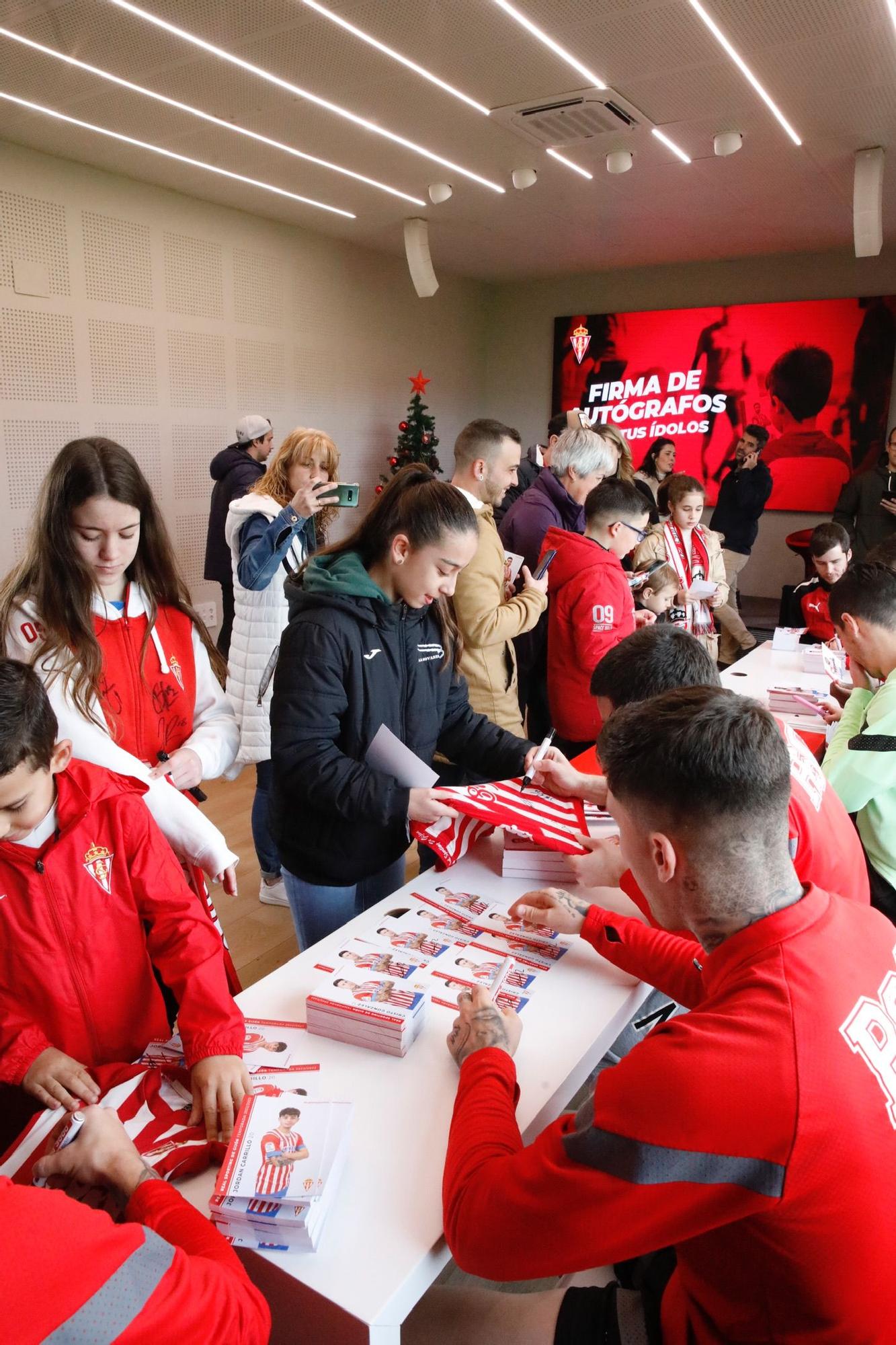 En imágenes: Así fue el encuentro entre aficionados y jugadores del Sporting