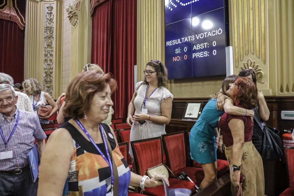 Pleno extraordinario en el Parlament