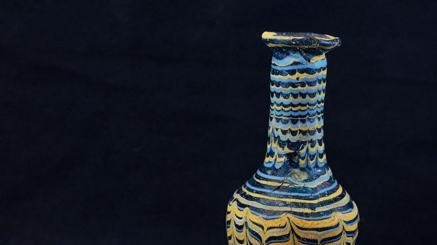 Cómo remendar una botella de 2.000 años hallada en Ibiza