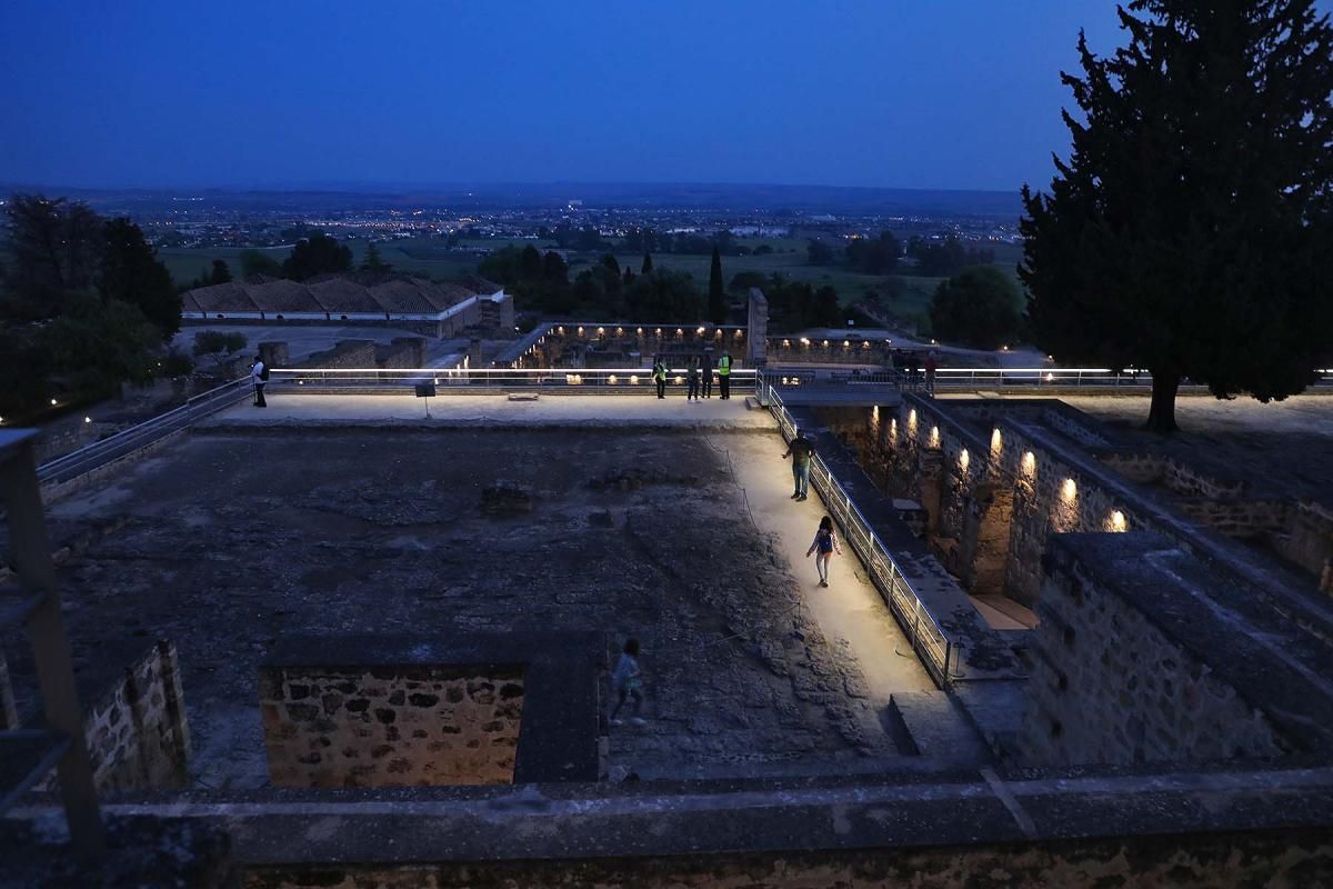 Reabren las visitas nocturnas de Medina Azahara