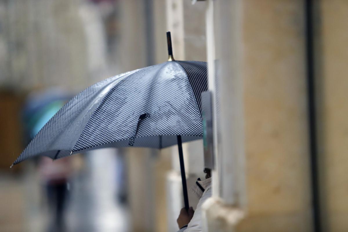 La lluvia permanecerá toda la semana.