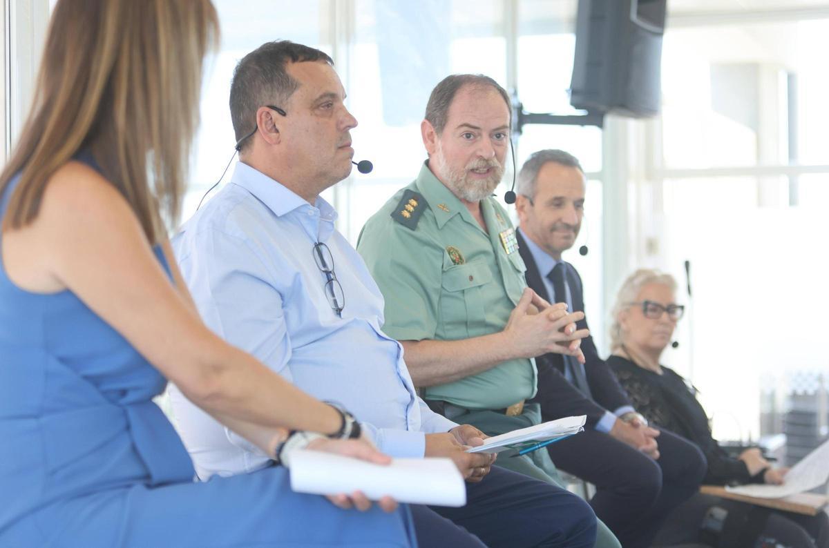 Sánchez-Ferragut interviene durante la primera mese del foro.