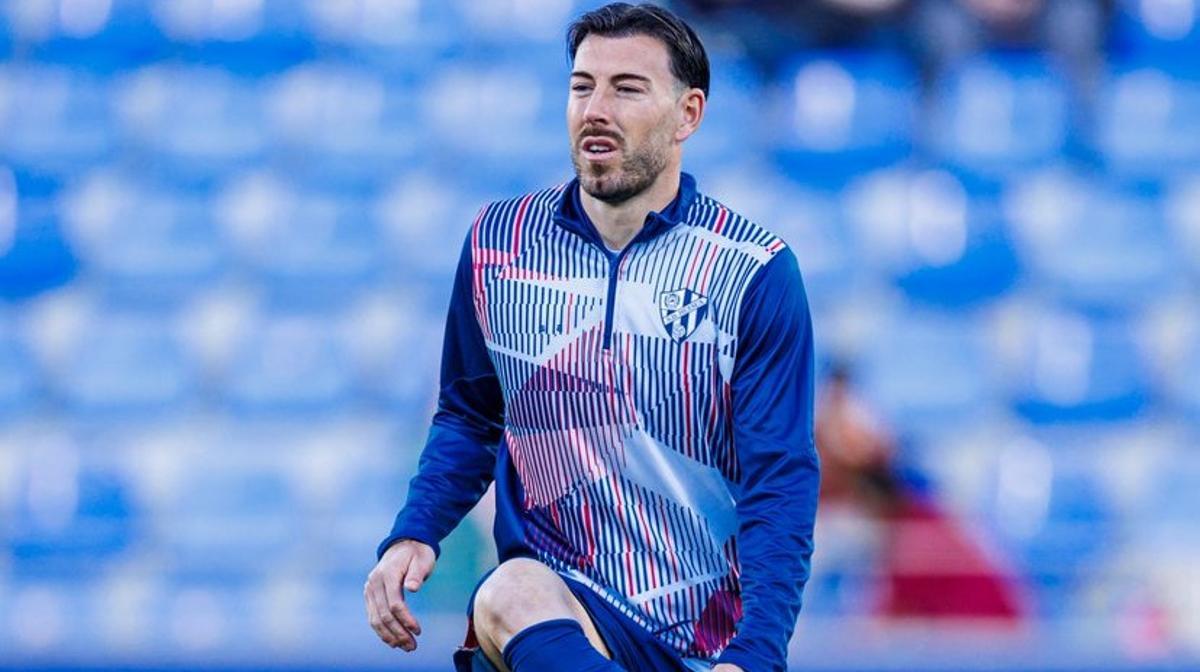 Sergi Enrich, durante el calentamiento del partido ante la Cultural Leonesa.