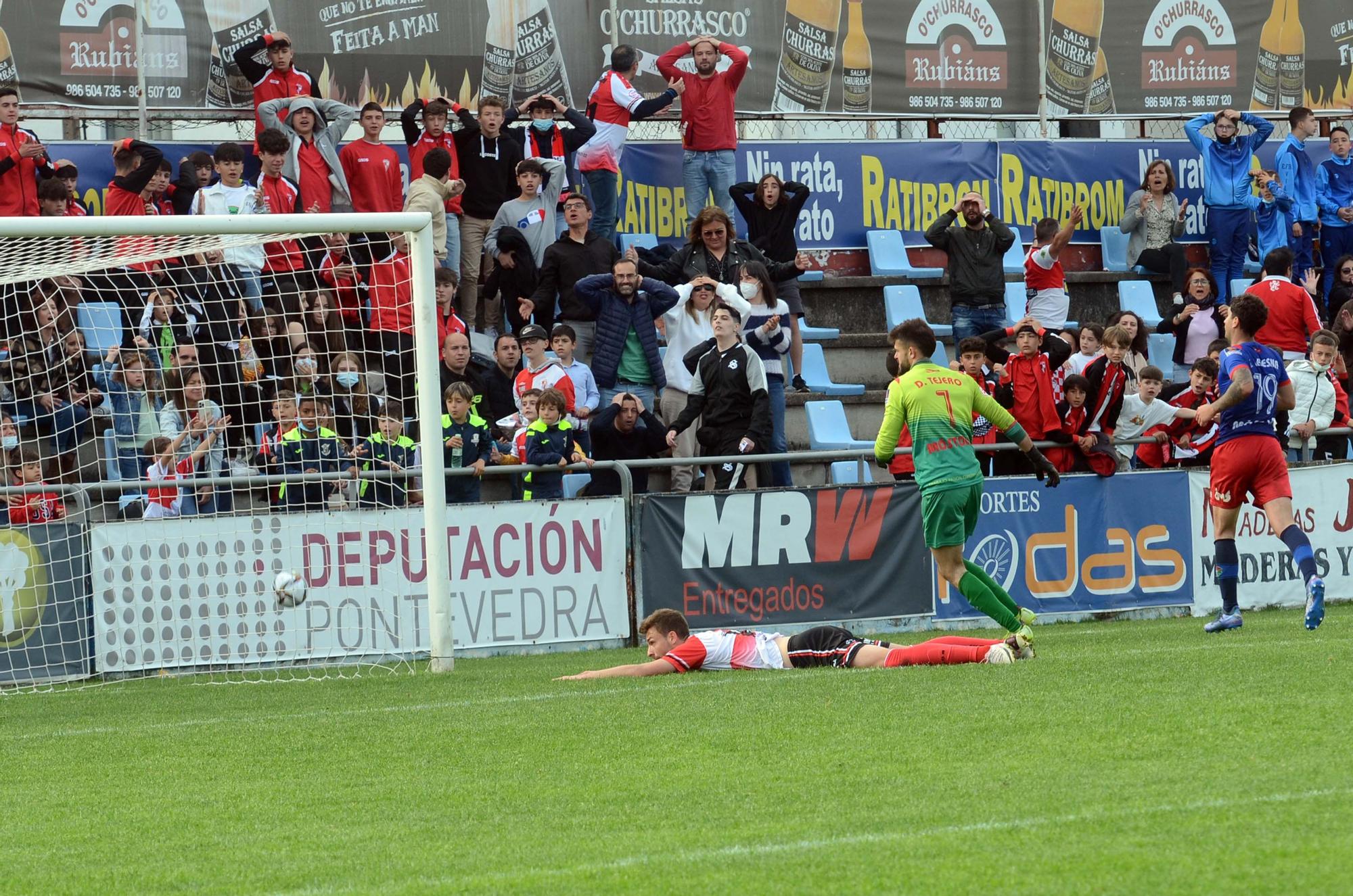 Búscate en las fotos de la victoria del Arosa sobre el Móstoles