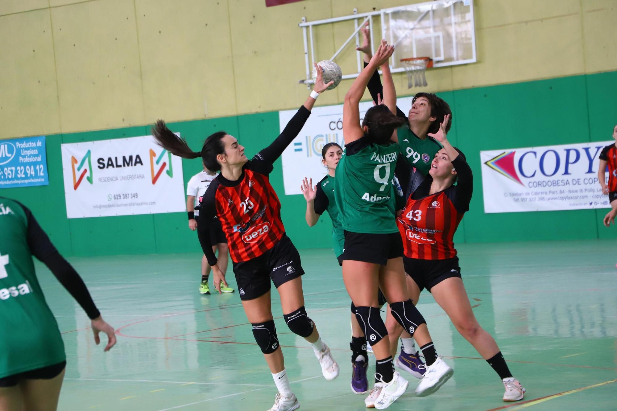 Adesal - Deza Cajasur : el derbi del balonmano femenino cordobés en imágenes