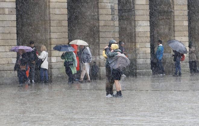 Miércoles pasado por agua con Santiago en alerta amarilla por lluvias intensas