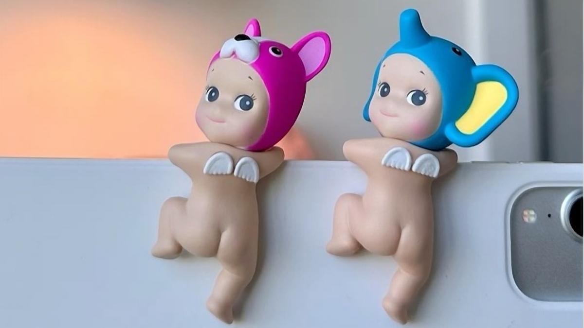 Dos Sonny Angel en el móvil