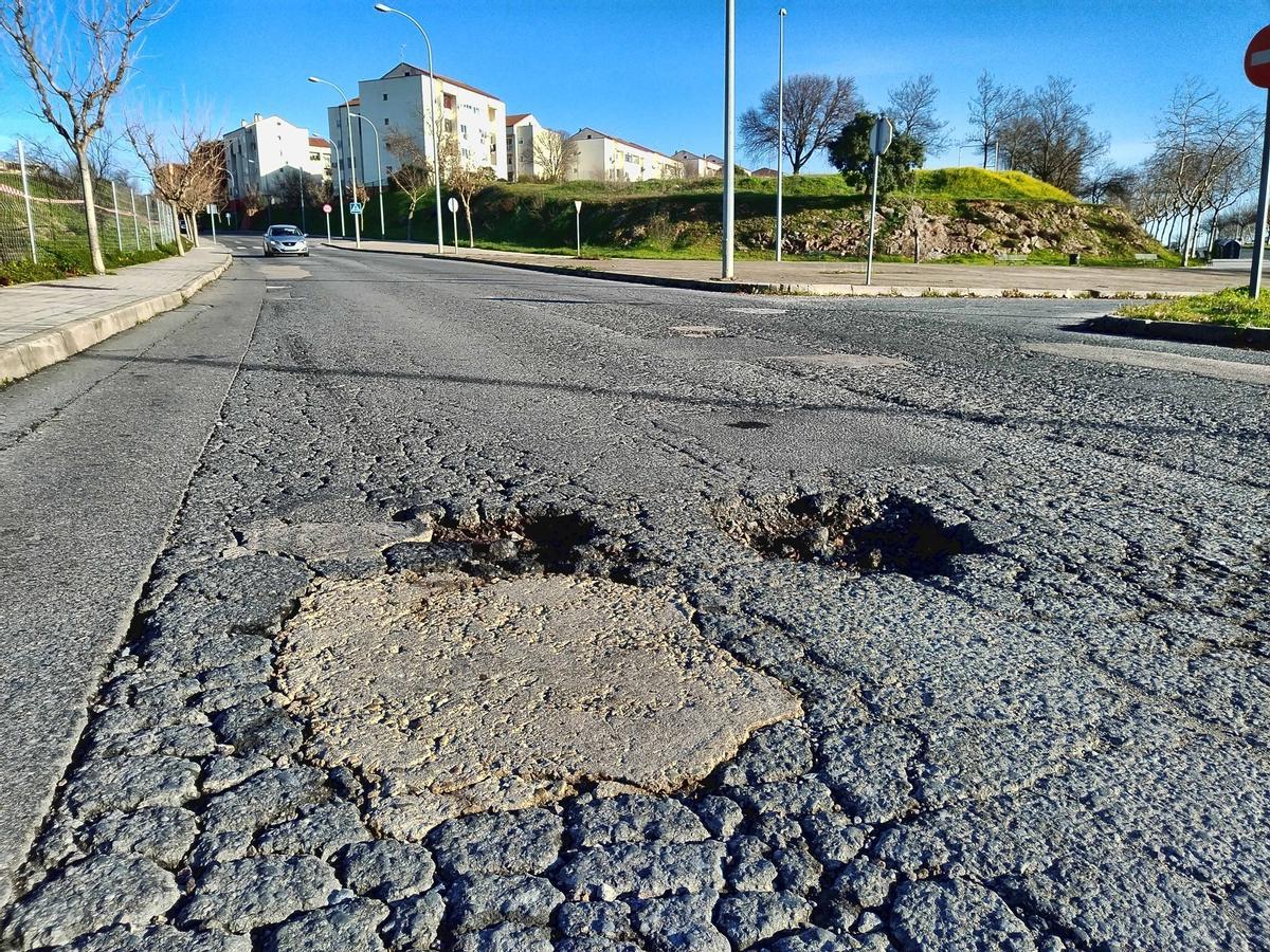 Baches en la avenida Miguel de Unamuno de Plasencia.