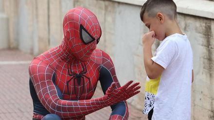 Spiderman, un voluntario especial - La Opinión de Málaga