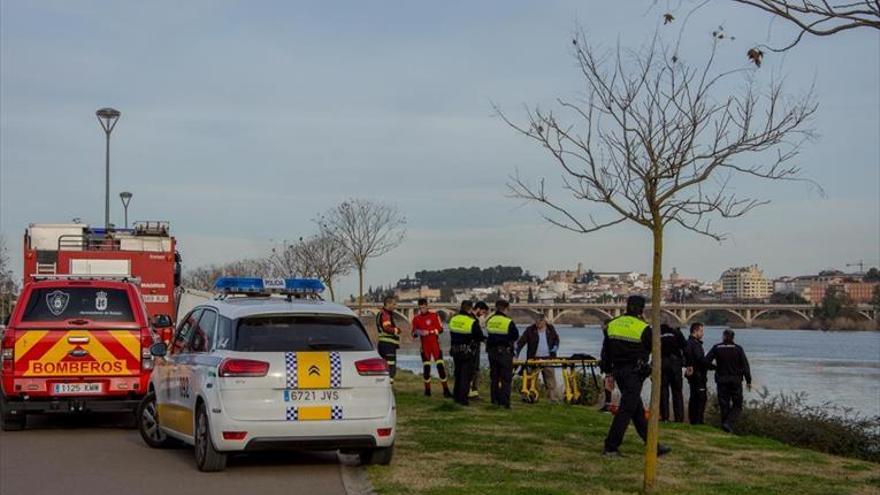 El cadáver del hombre hallado en el río por la UME no presenta signos de violencia