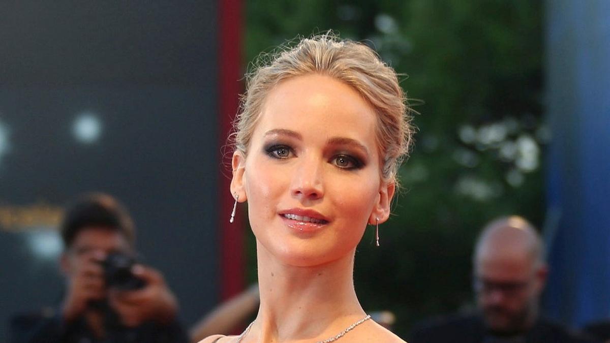 Jennifer Lawrence conquista Venecia a base de transparencias