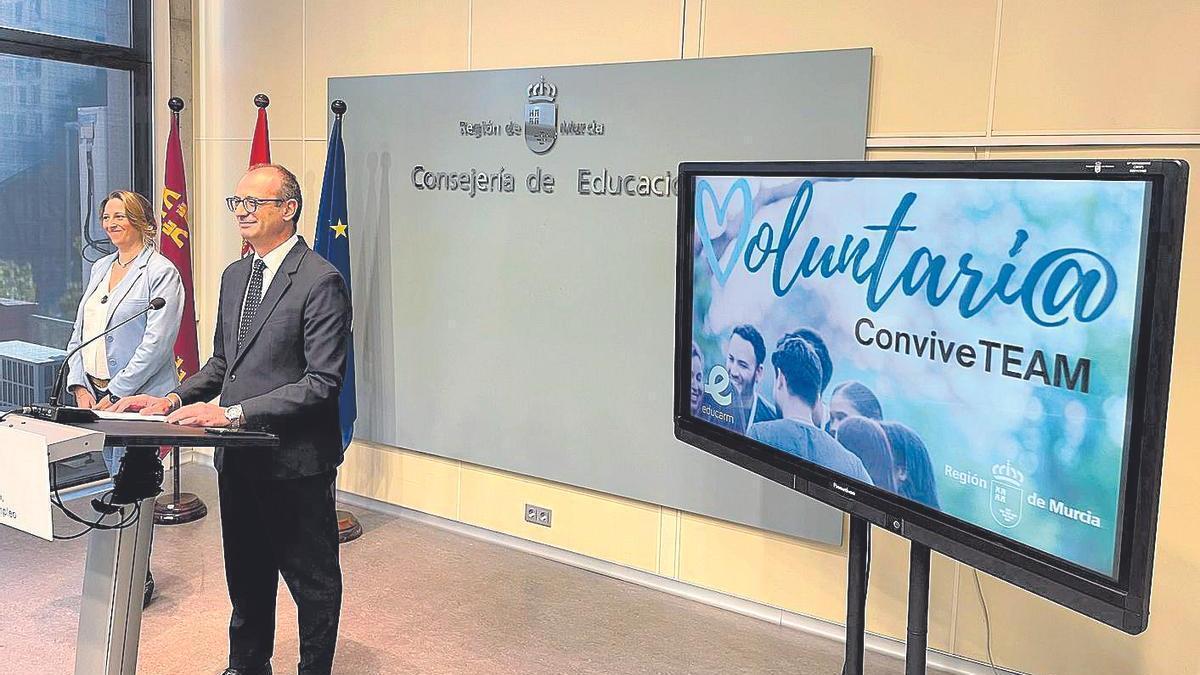 El proyecto ‘ConviveTEAM’ fue presentado por el consejero Víctor Marín y la directora general Carmen Balsas.