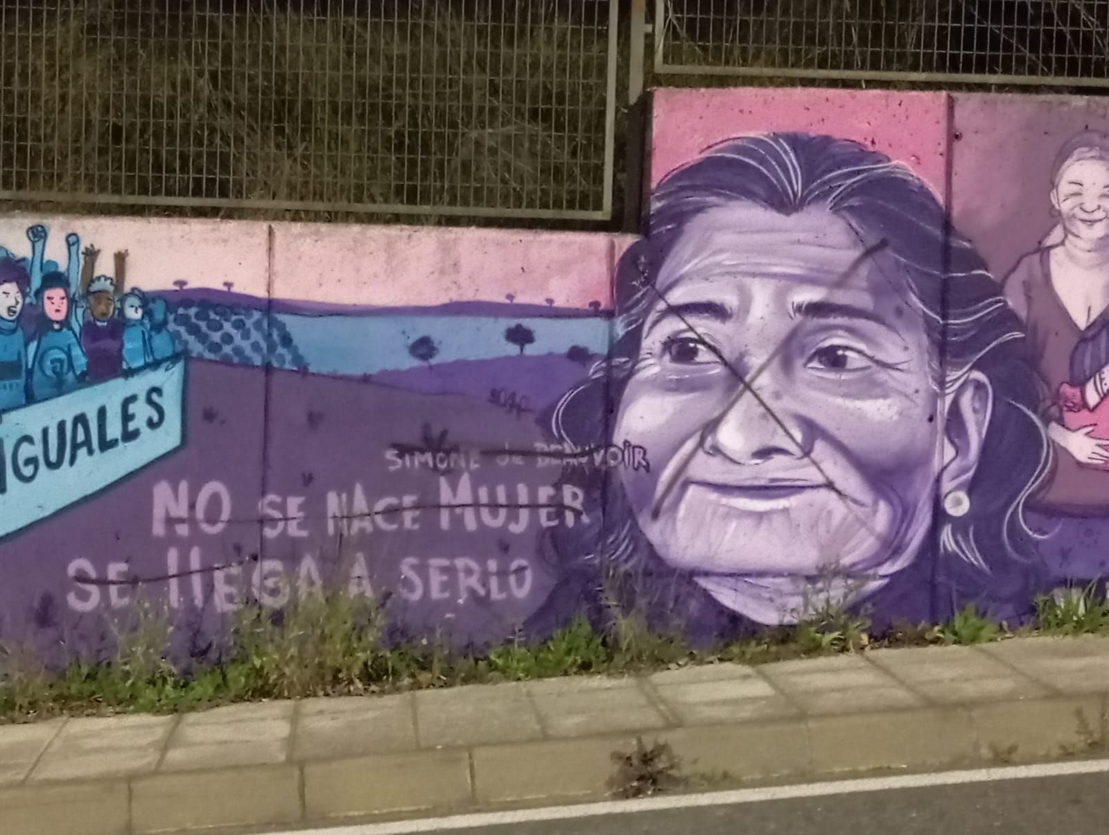 Galería | Vandalizan el muro LGTBI de Los Castellanos en Cáceres