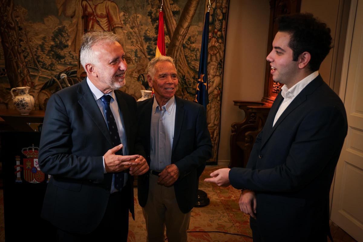 Visita de Ángel Víctor Torres a Montevideo