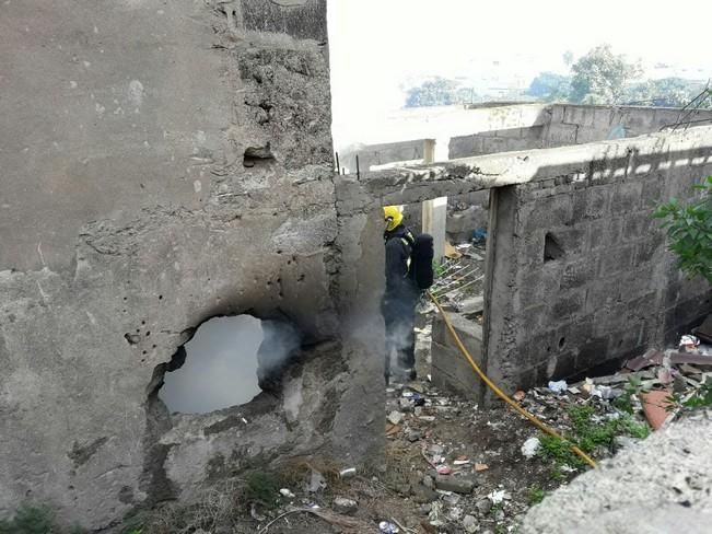 Incendio de una vivienda abandonada en el Ejido