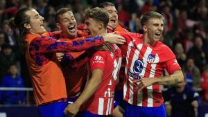 Los jugadores del Atlético celebran un tanto en la 15ª victoria seguida en el Metropolitano