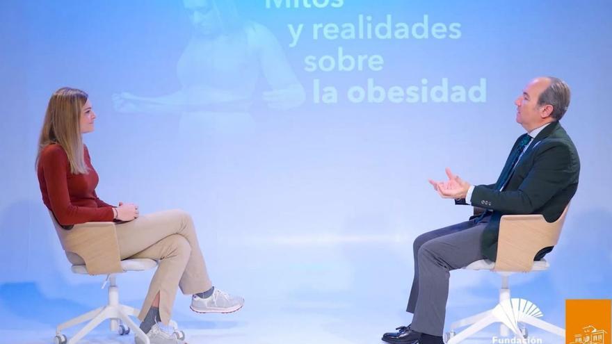 La nutricionista Rocío Fernández, entrevistada por José Antonio Trujillo, del Commálaga. | E.P.