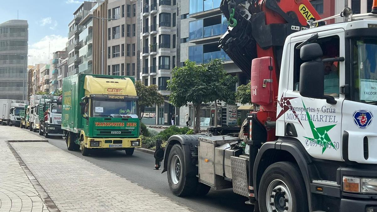 Caravana de transportistas en huelga en Las Palmas de Gran Canaria