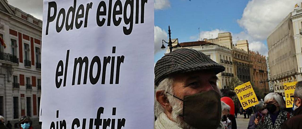 Concentración de Derecho a Morir Dignamente, en la Puerta del Sol, en Madrid.