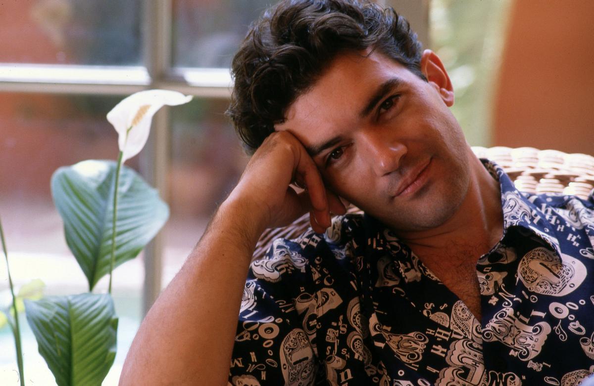 Un joven y embaucador Antonio Banderas