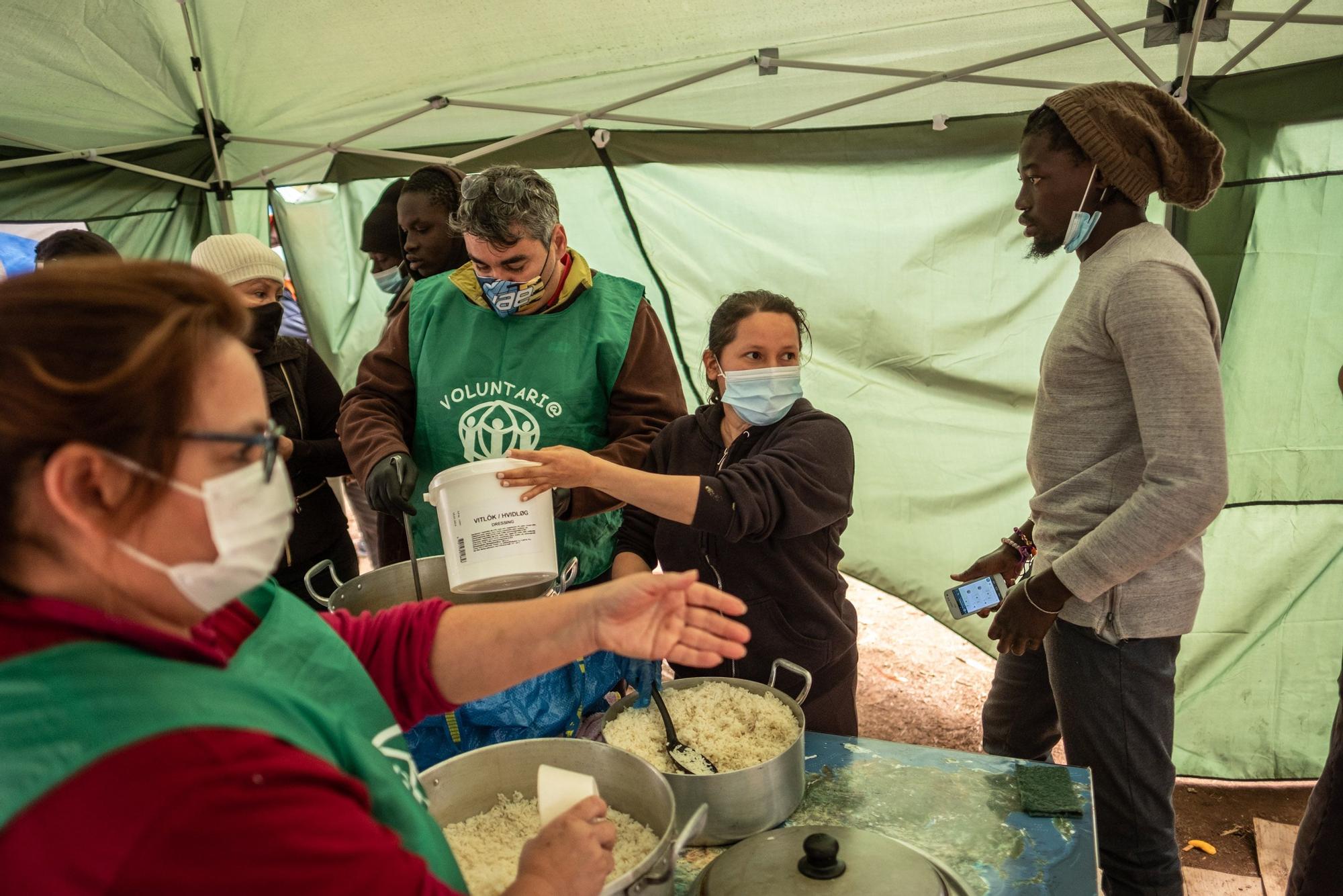 Comida de los migrantes en Las Raíces