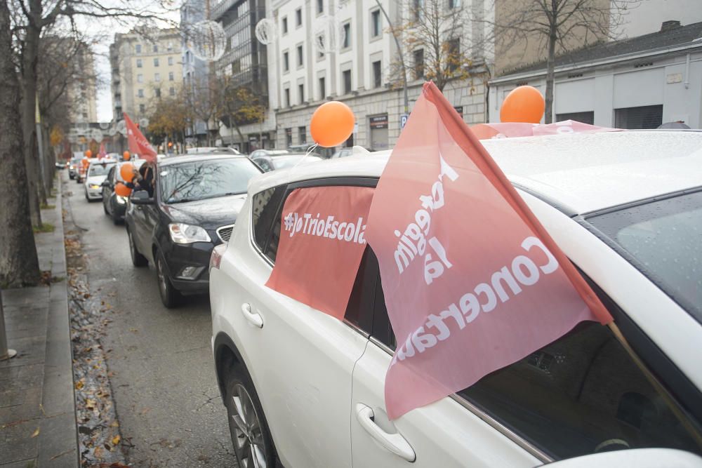 Marxa lenta de vehicles a Girona contra la Llei Celaá