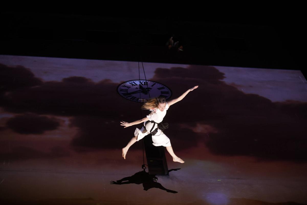 La danza vertical del Arco Atlántico de Gijón conquista Cimavilla (en imágenes)