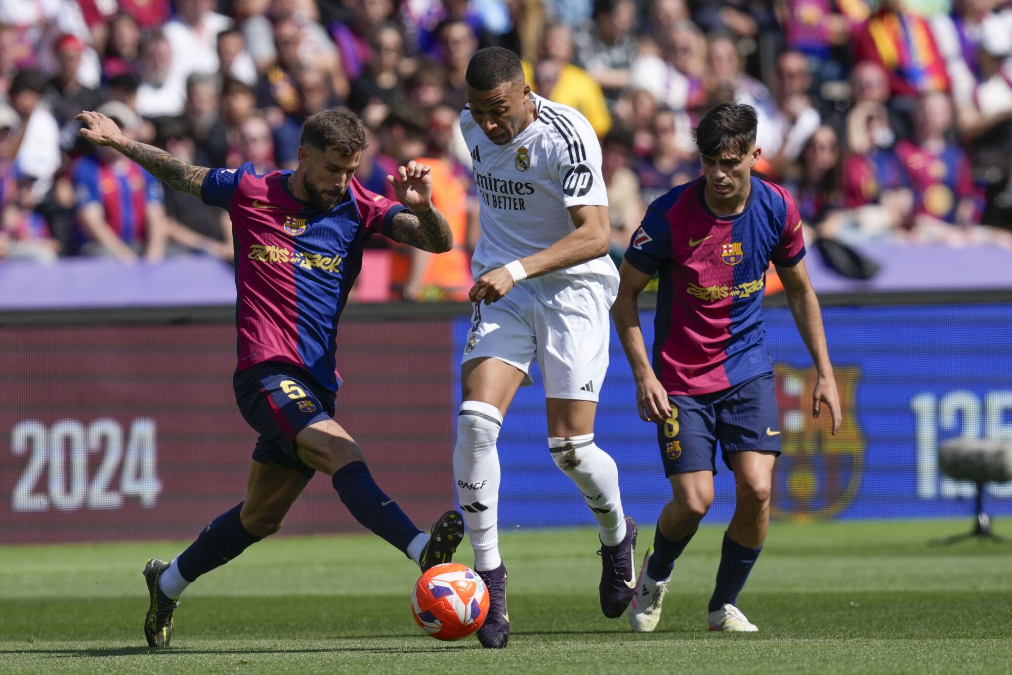 El Clásico de LaLiga EA Sports: Barcelona - Real Madrid.