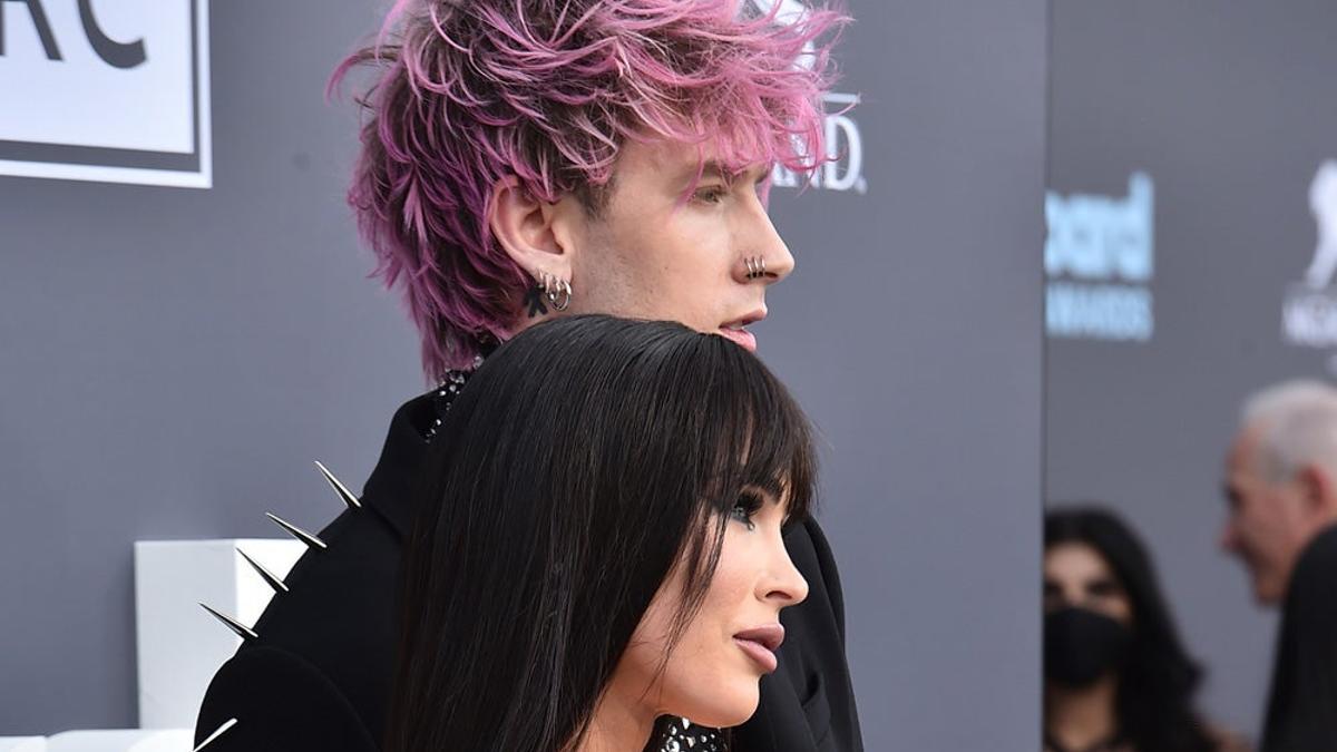 Megan Fox y Machine Gun Kelly en los Billboard Music Awards