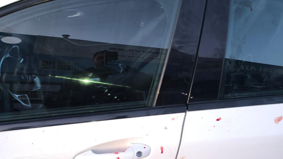 Estado del coche tras la pelea.