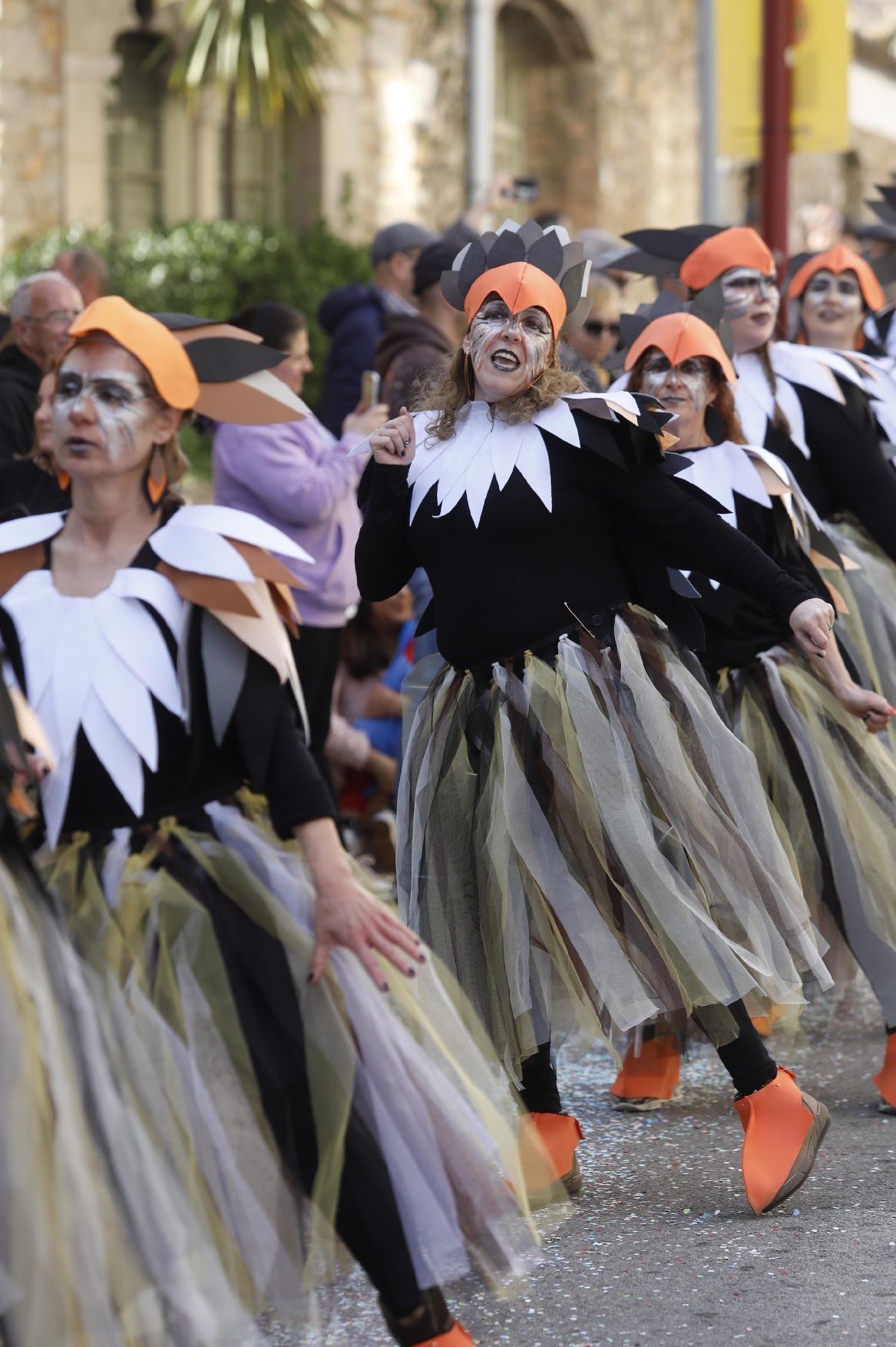 L'Escala briva amb la rua del Carnaval