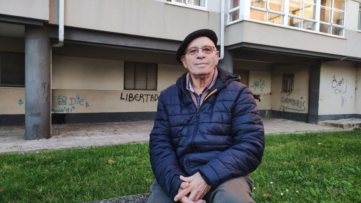 Rafael Pillado, onte no seu barrio obreiro de Caranza, en Ferrol.