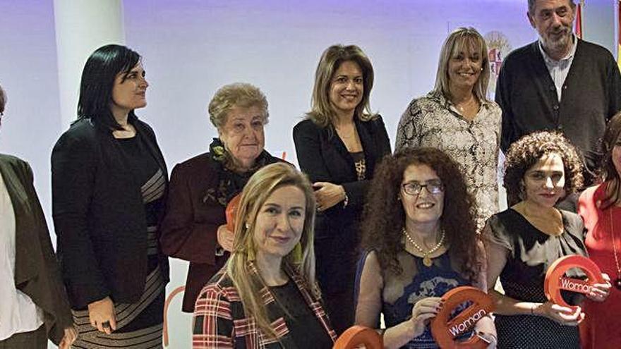 Representantes institucionales, ponentes y premiadas en la primera edición del evento eWoman celebrado en el Consejo Consejo Consultivo de Zamora.