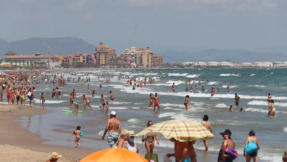 Playas en València medio vacías en el primer fin de semana de agosto