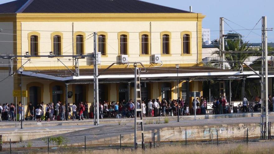 Fomento triplicará los trenes entre Castelló y Vinaròs el 12 de noviembre