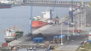 El puerto de A Coruña supera los 1,56 millones de toneladas de tráfico de mercancías