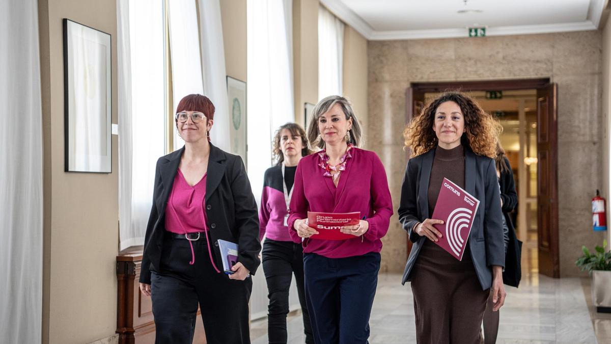Àgueda Micó (izq.), a su llegada a la junta de portavoces en el Congreso.