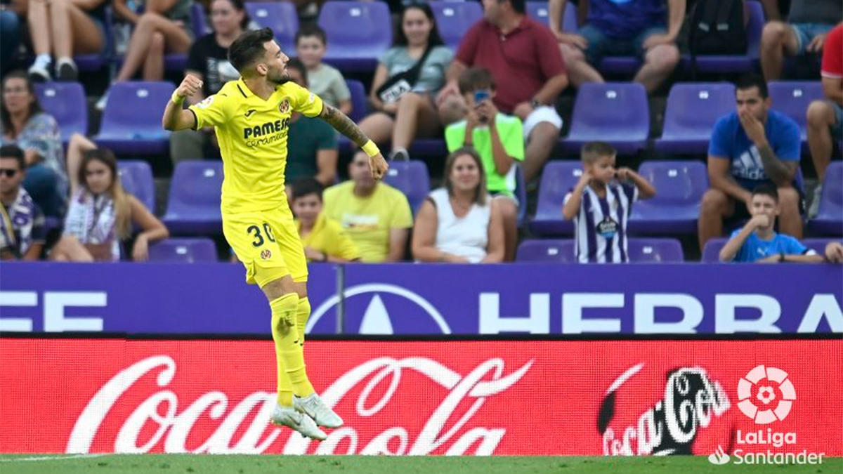 Álex Baena celebrando el tanto